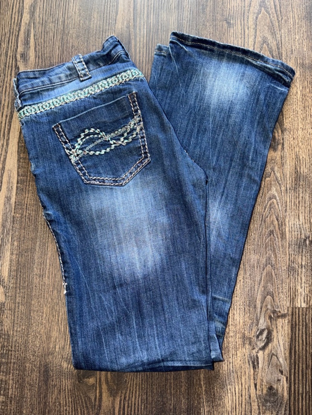 Cowgirl Tuff Women’s Dark Blue Embroidered Pocket Jeans 29x33